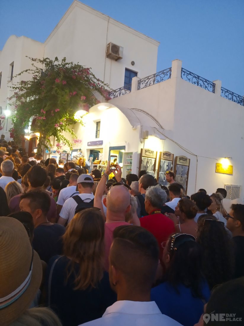 Толпы на Санторини