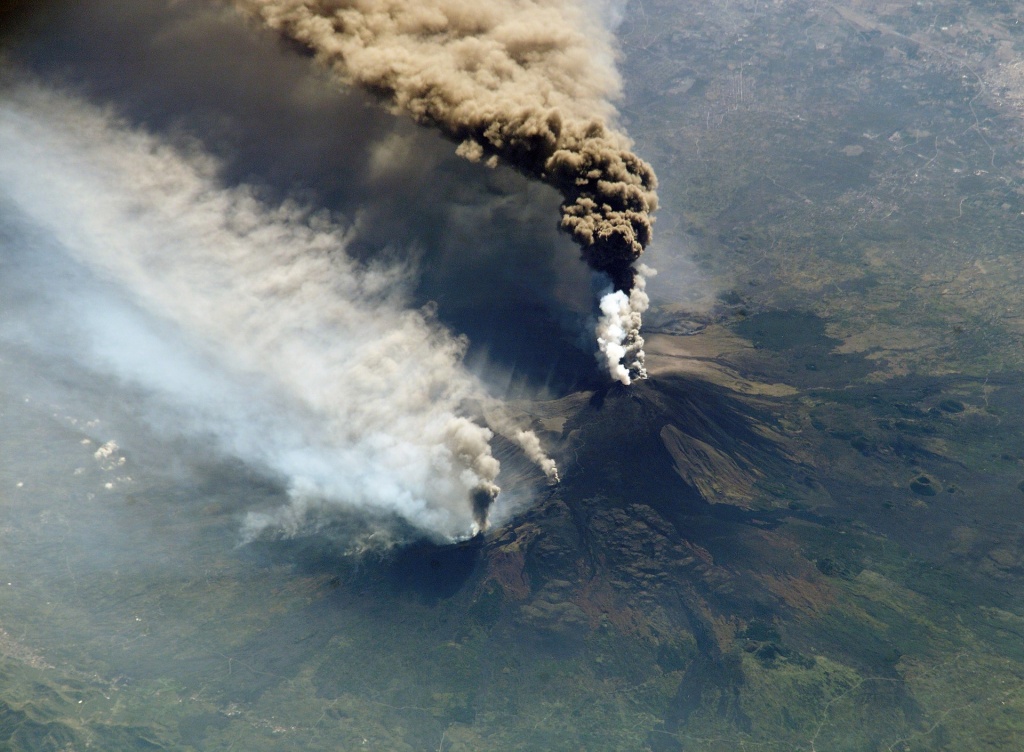 Италия Этна извержение вулкана.jpg