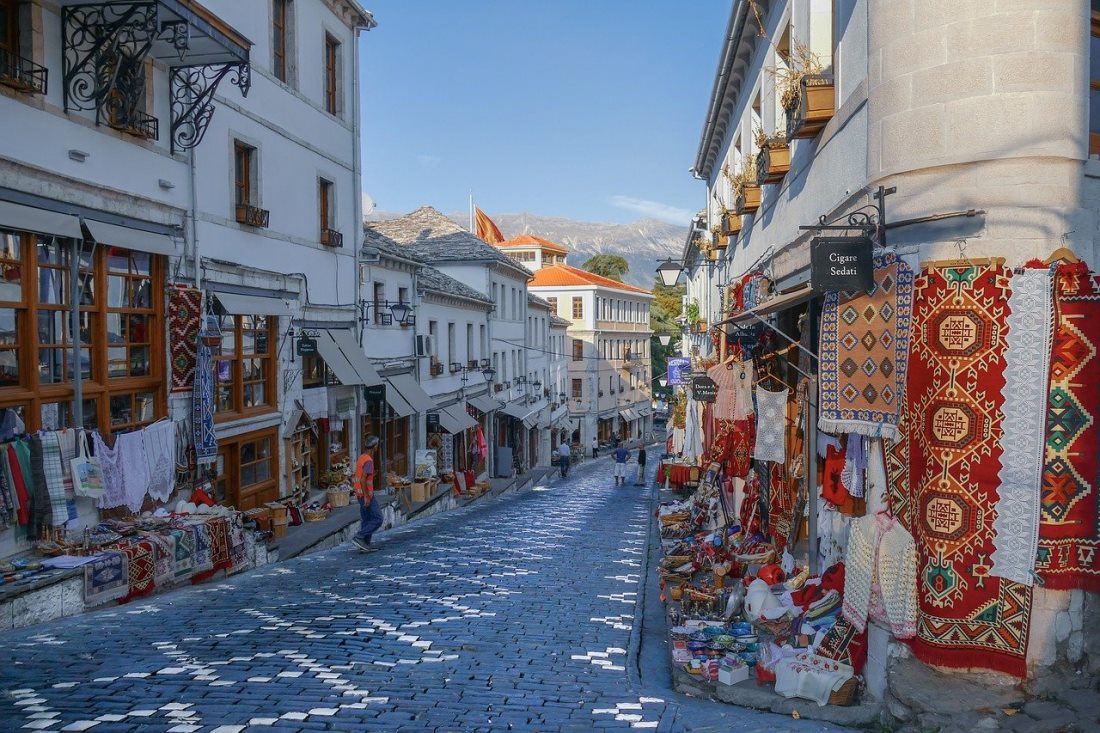 Албания открыта для туристов