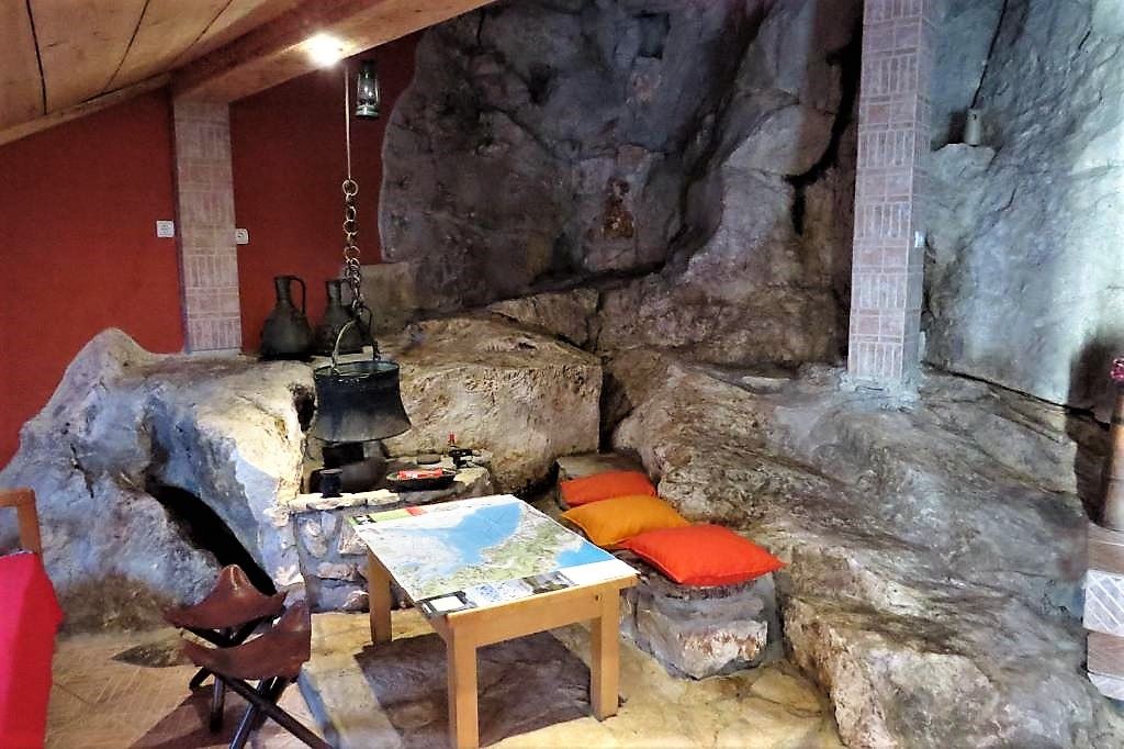 Cave Apartment