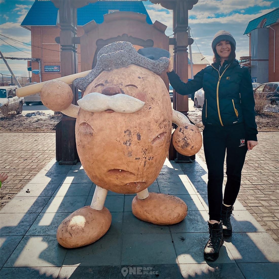 Памятник картошке в Мариинске