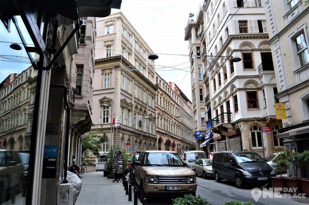 Стамбул Французская улица Турция.jpg